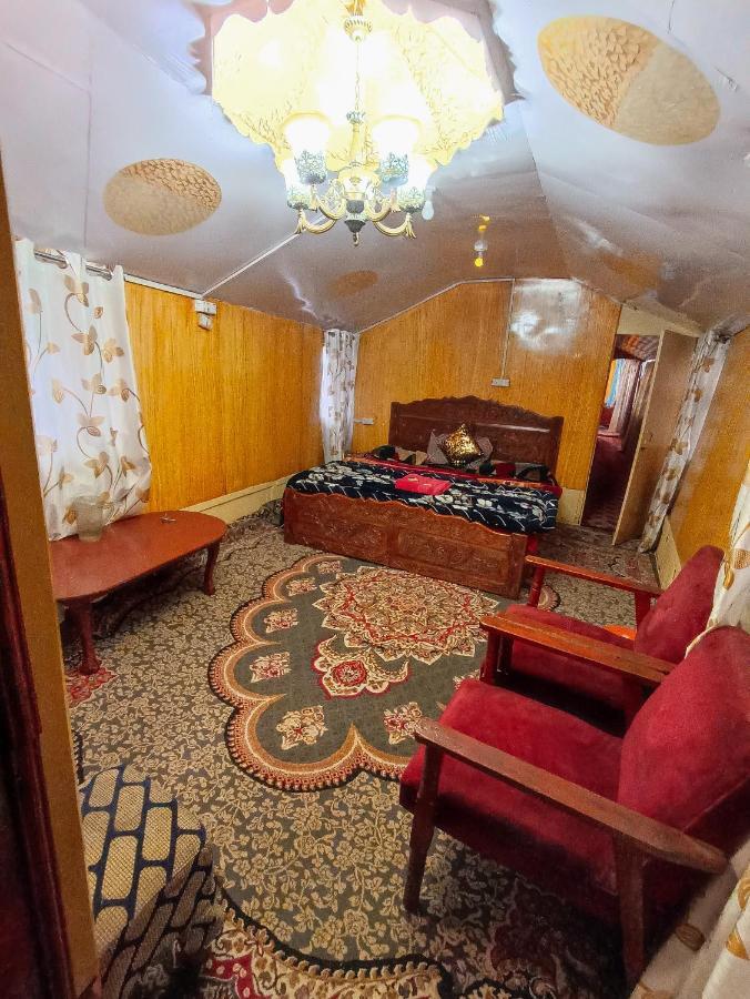 Hb Nancy Group Of Houseboats Hotel Srinagar  Exterior photo